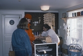 Försäljningsdisk i Handskmakargården, 1989