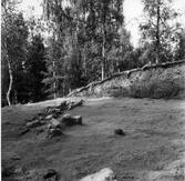 Gravfältet vid Holm, hög nr 2. Fyndförande stenlager från NO.