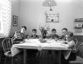 HSB – att bo, kurator Eriksson, familjen Åkerman, interiörer barnrikehus Svedmyra