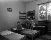 HSB – att bo, kurator Eriksson, familjen Åkerman, interiörer barnrikehus Svedmyra