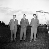 Tre män på fotbollsplanen i Kilsmo, 1960-tal