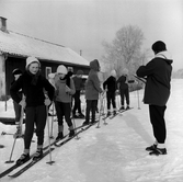 Väntan på start av skidtävling, 1960