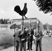 Parad vid midsommarfirande i Brevens bruk, 1961