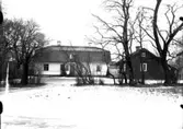 Romfartuna prästgård med flygel, från norr, i Romfartuna.