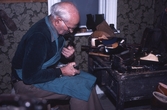 Skomakare som lagar skor, 1980