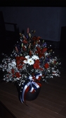 Blomsterarrangemang med fransk band, 1994