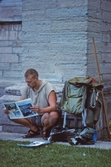Turist läser Örebrofolder, 1989