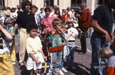 Deltagare i nationaldagsfirande på Stortoget, 1990-06-06