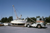 Trailing av båt till småbåtshamnen, 1982
