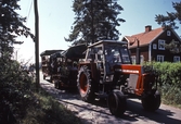 Rundtur på Vinön med höskrinda efter traktor, 1991