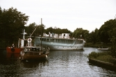 Bogsering av båten Örebro III vid oljehamnen, 1993