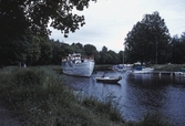 Bogsering av båten Örebro III vid slussen, 1993