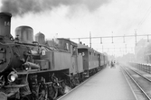 Svartåtåget lämnar stationen, 1937