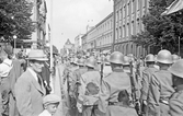 Militär parad på Drottninggstan på Regementets dag, 1939
