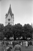 I väntan på Gustav VI Adolf vid Nora kyrka, 1954