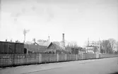 Örebro snickerifabrik och Marsfältets skola, 1945
