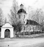 Högsjö kyrka, vinter. Kyrkan invigdes 1789. Byggmästaren var Simon Geting från Sundsvall efter ritningar av Per Hagmansson bosatt i Sundsvall. 