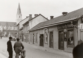 Rak och frisersalong på Storgatan, 1930