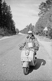 Åktur med en Lambretta scooter, 1950-tal