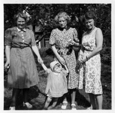 Kvinnor med litet barn, 1942