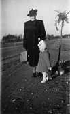Mor med dotter, 1940-tal