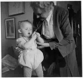 Pojke med sin Farmor, 1944