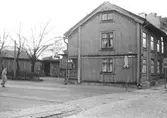 Gård i korsningen Änggatan -Drottninggatan, 1953