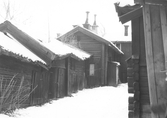 Uthus i rad längst, Hedlunds gränd, 1953