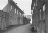Näbbgränd mot Kyrkogårdsgatan, 1953