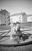 Lekande barn i Tegnérlunden, 1940-tal