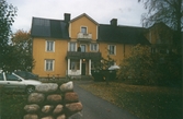 Fastighet i Gamla Hjärsta, 2000