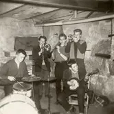 Steamboat Stompers spelar på Karolinska skolan. 1956