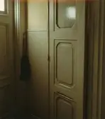 Spegeldörrar i farstun på Lundmarkska villan, ca 1985