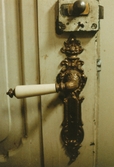 Lås på  ytterdörren på Lundmarkska villan, ca 1985