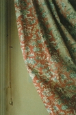 Röda gardiner i Lundmarkska villan, ca 1985