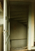 Dörr till källartrappan i Lundmarkska villan, ca 1985