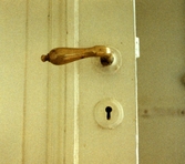 Handtag på innerdörr i Lundmarkska villan, ca 1985