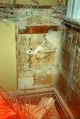Tidningsklädd vägg i Lundmarkska villan, ca 1985