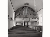 Interiörbild från Rolfstorps kyrka mot orgelläktaren.