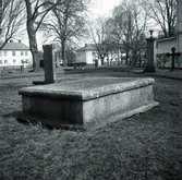 Gravstenar och gravhällar i Halltorp.