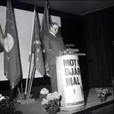 Första majfirande på Öland. Tal i Folkets hus under parollen 