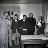 Valet 1954. Bror Hellberg, Bror Svensson, Albin T. Forsman och valarbetare.