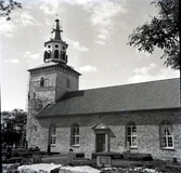 Alböke kyrka under renovering.