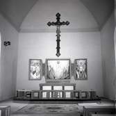 Triptyk i Persnäs kyrka utförd av konstnären Hans Fagerström.