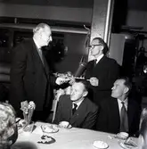 Brandchef Karl E. Andersson avtackas.