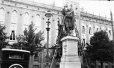 Rengöring av Engelbrektsstatyn, 1928