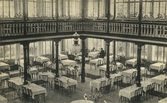 Borgholm, interiör från badrestaurangen Restis 1921. Restaurangers matsalar avbildas sällan varför den här bilden är viktig.