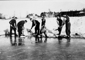 Reparation av sprickor i isen på Tegeldammen, 1936