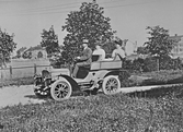 Herr Fagerlind kör bil av märket Scania Vabis på Markgatan, 1913