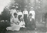 Familjen Jonsson i Hjärstaparken, 1921